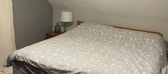 Steps from KGH, Queen's U and the Pier!