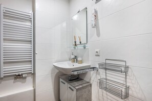 Een douche, een haardroger, handdoeken