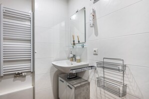 Dusche, Haartrockner, Handtücher