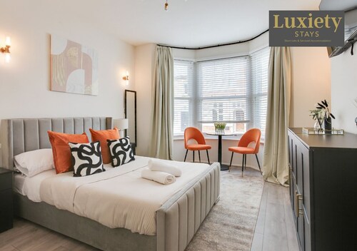 New! Stunning Studio City Centre Nr High St by Luxiety Stays