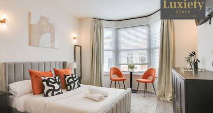 New! Stunning & Chic Studio City Centre Nr High St by Luxiety Stays