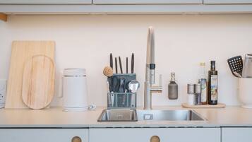 Horno, placa de cocina, lavavajillas, artículos de limpieza ecológicos