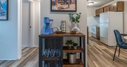 Charming 1-bedroom apartment in historic downtown Cedar Falls with AC.