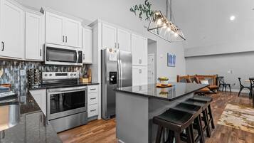 House, Multiple Beds, Hot Tub, Mountain View (Green Wood Getaway) | Private kitchen