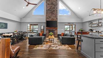 Casa, varias camas, hidromasaje, vista a la montaña (Green Wood Getaway) | Interior