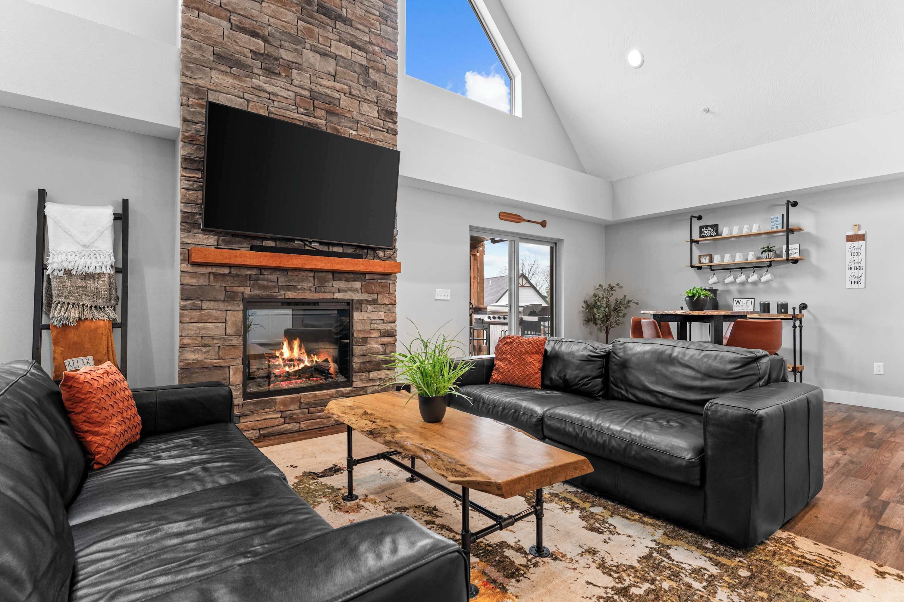 獨棟房屋, 多張床, 熱水浴缸, 山景 (Green Wood Getaway) | 起居區