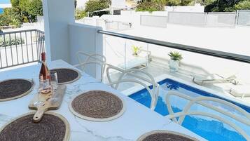 تناول الطعام بالخارج