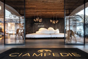 Reception - Ciampedie Luxury Alpine Spa Hotel (San Giovanni di Fassa)