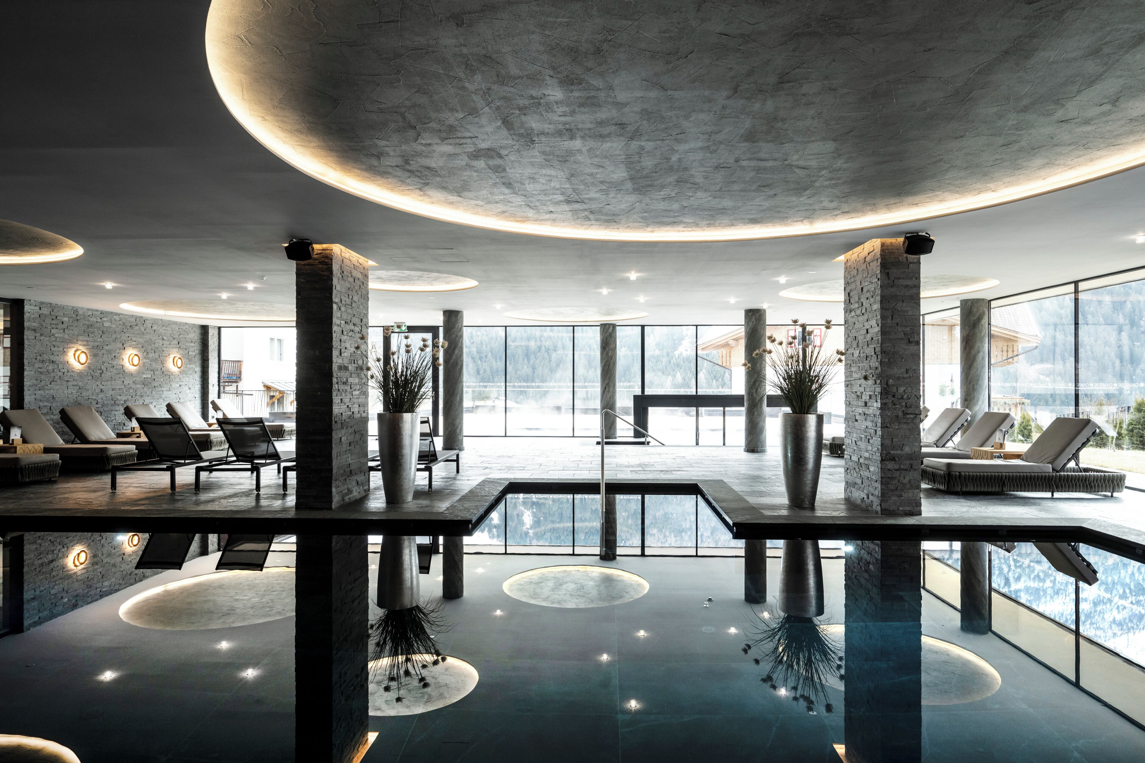2 indoor pools, outdoor pool, open 7:00 AM to 8:00 PM, sun loungers