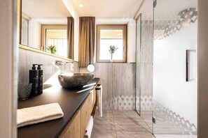 Junior Suite, Mountain View | Bathroom | Shower, free toiletries, hair dryer, slippers - Ciampedie Luxury Alpine Spa Hotel (San Giovanni di Fassa)