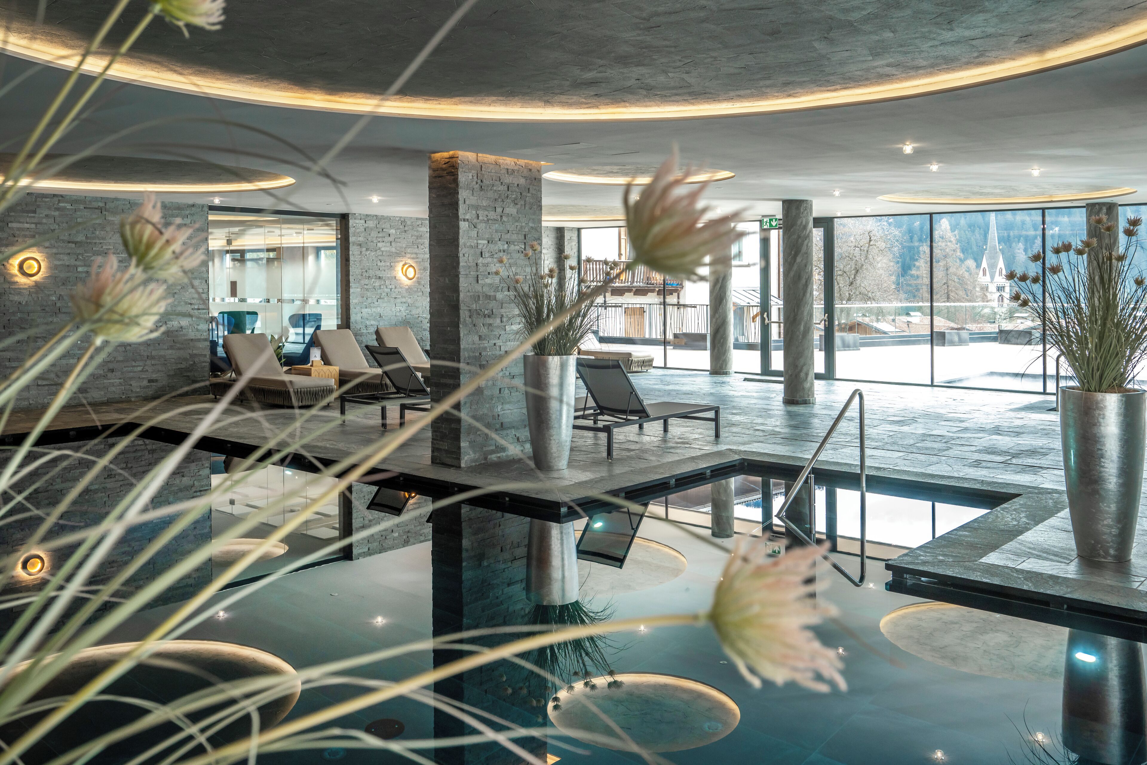 2 piscine coperte, piscina all'aperto, lettini