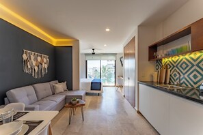House, Accessible - Chic new Studio w Pool Steps to Beach 5th (Playa del Carmen)