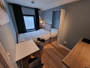 Room - ThornCastle 1 - Tiny double studio (Dublin)
