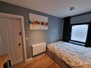 Room - ThornCastle 1 - Tiny double studio (Dublin)