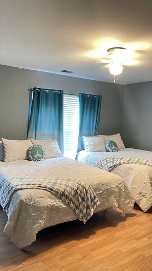 5 bedrooms, WiFi, bed sheets