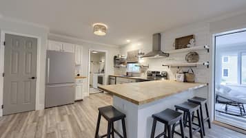 Micro-ondes, four, plaque de cuisson, lave-vaisselle