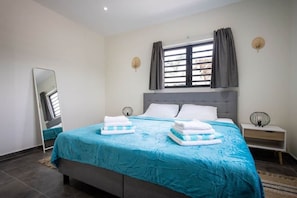 3 bedrooms, iron/ironing board, WiFi, bed sheets - Casa Monrel, Mambo Beach (Willemstad)