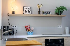 Refrigerador, horno, placa de cocina, lavavajillas