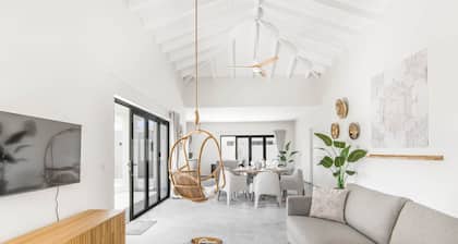 Villa Mar de Luz, Mambo Beach