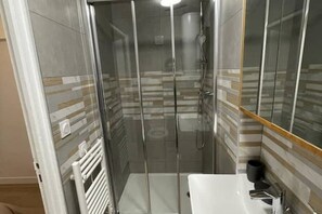 Shower, towels, soap, toilet paper