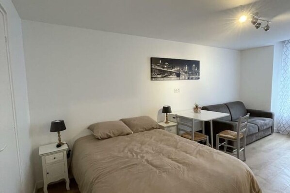 Free WiFi, bed sheets