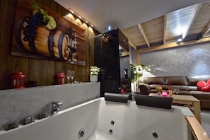 Room - Warm Private JACUZZI Apartment - TBILISI by N A T Suite (Tbilisi)