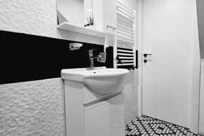 Room - Warm Private JACUZZI Apartment - TBILISI by N A T Suite (Tbilisi)