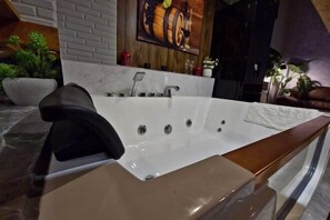 Room - Warm Private JACUZZI Apartment - TBILISI by N A T Suite (Tbilisi)