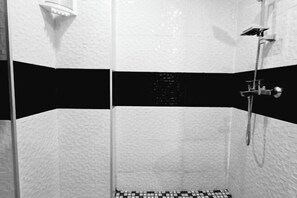 Room - Warm Private JACUZZI Apartment - TBILISI by N A T Suite (Tbilisi)