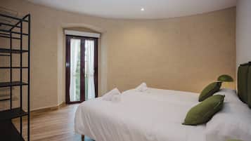 9 bedrooms, internet, bed sheets
