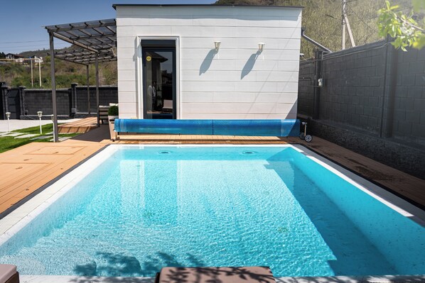 10 outdoor pools