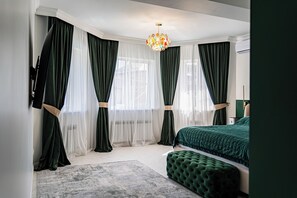 Luxury Double Room, Mountain View | In-room safe, laptop workspace, blackout curtains, soundproofing