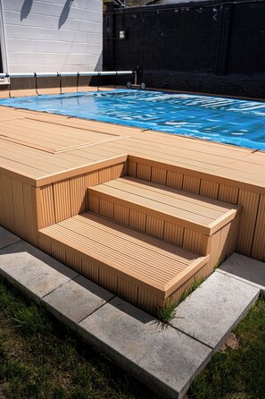 10 outdoor pools