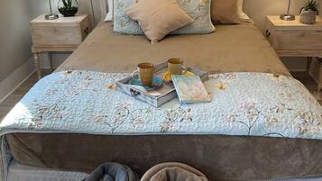 2 bedrooms, iron/ironing board, free WiFi, bed sheets