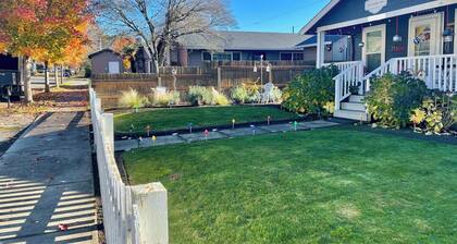 Downtown Charming 2-bedroom Bungalow in Carter Park, Vancouver, Wa.off Main. St.
