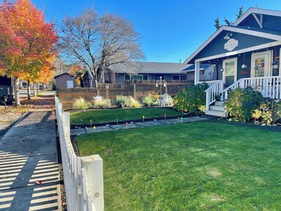 Downtown Charming 2-bedroom Bungalow in Carter Park, Vancouver, Wa.off Main. St.