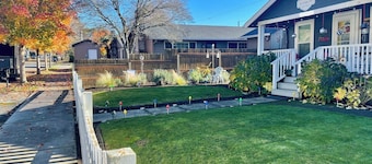 Downtown Charming 2-bedroom Bungalow in Carter Park, Vancouver, Wa.off Main. St.