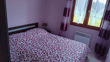 2 chambres, fer et planche Ă repasser, Wi-Fi, draps fournis