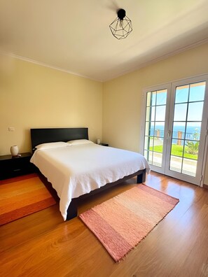 2 bedrooms, WiFi, bed sheets, wheelchair access