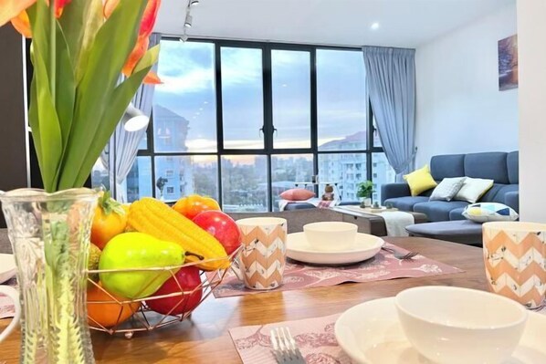 Room - KL Gateway Residences Near LRT & Mid Valley by Seeblings Home (Kuala Lumpur)