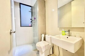 Room - KL Gateway Residences Near LRT & Mid Valley by Seeblings Home (Kuala Lumpur)