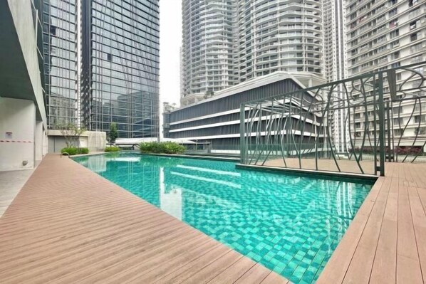 Outdoor pool - KL Gateway Residences Near LRT & Mid Valley by Seeblings Home (Kuala Lumpur)