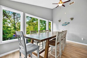 House, Multiple Beds, Balcony, Garden View (Greens and Gators) | Dining