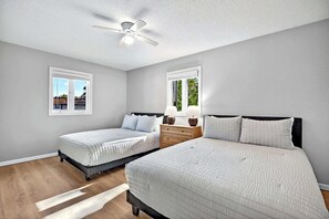 House, Multiple Beds, Balcony, Garden View (Greens and Gators) - Greens and Gators For 20ppl (Lake Ozark)