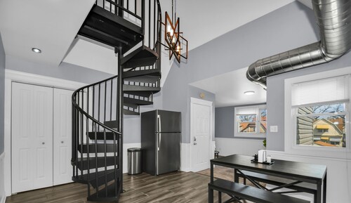 Chic & Cozy Chicago Stay • Close to Downtown