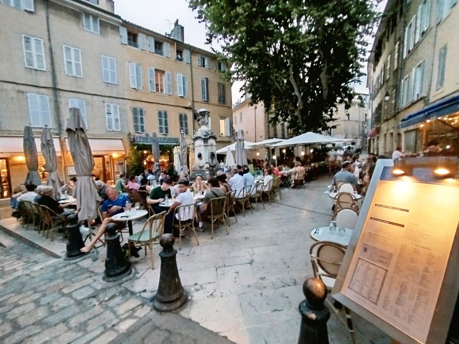 屋外ダイニングエリア