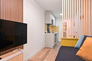 TV - ✨ Stylish & Bright Studio – Historic Center of Aix-en-Provence (Aix-En-Provence)