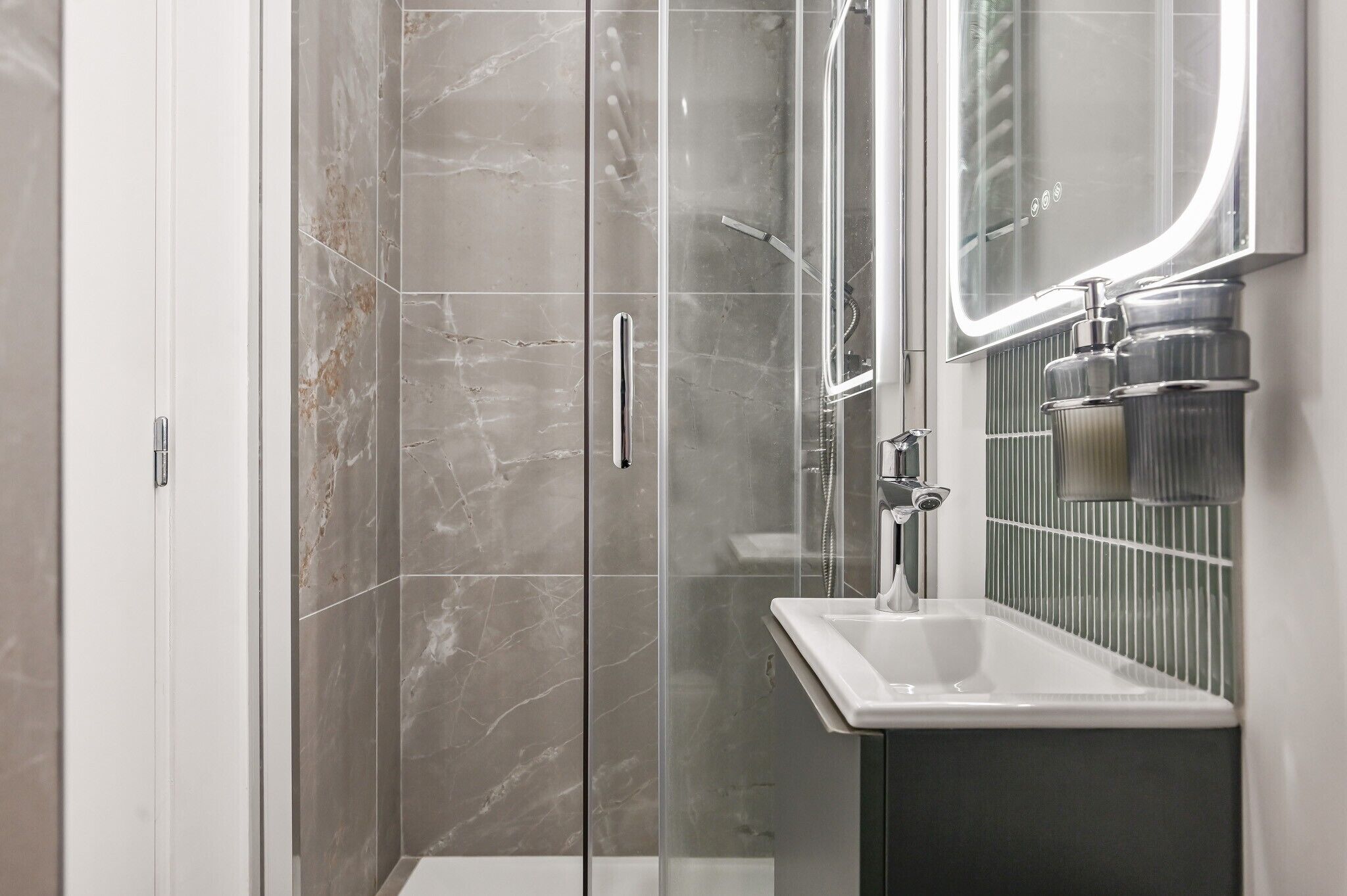 Ducha, secador de pelo, toallas