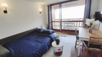 1 bedroom, iron/ironing board