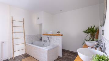 Douche, sèche-cheveux